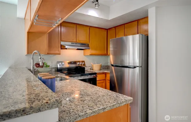 $2,175 | 12040 100th Avenue Northeast, Unit J303, Kirkland, WA 98034