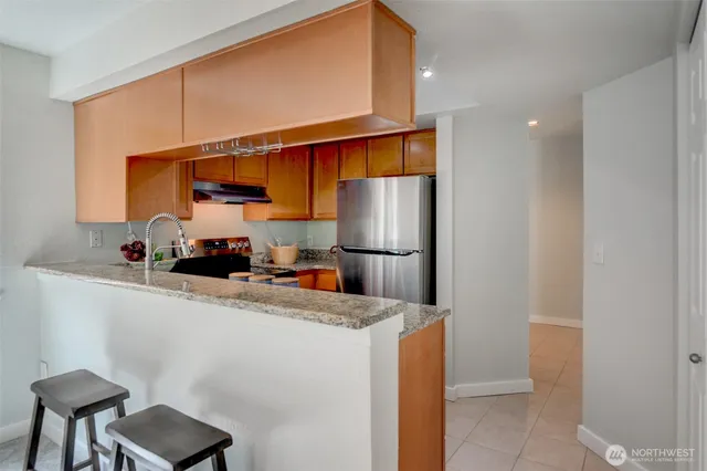 $2,175 | 12040 100th Avenue Northeast, Unit J303, Kirkland, WA 98034