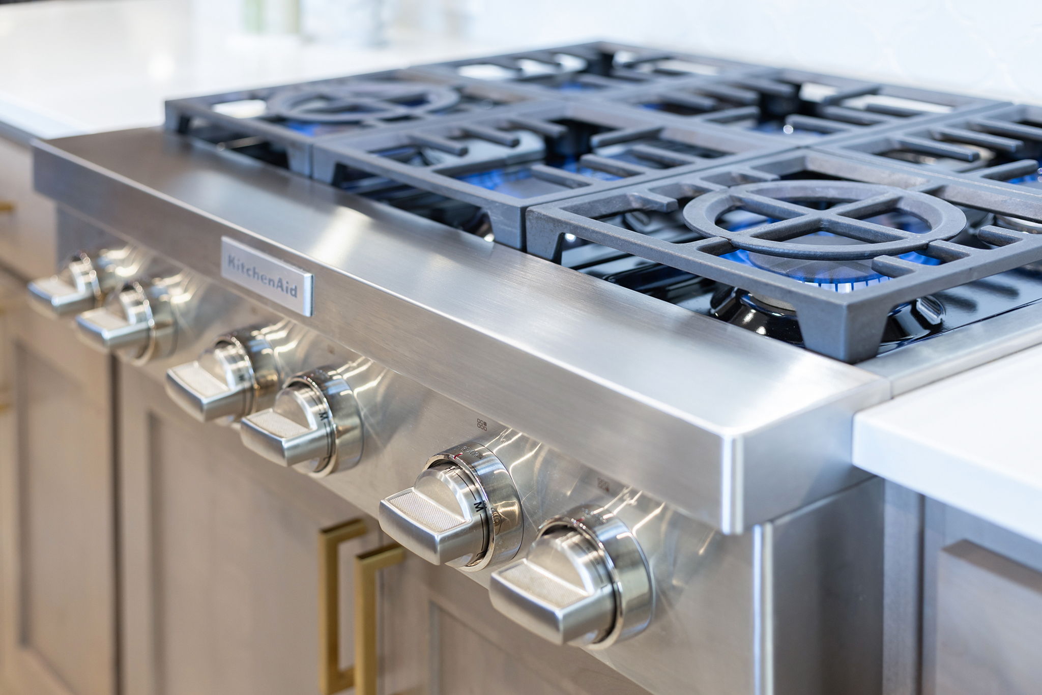 1224 River Trace Georgetown, TX 78628 - Photo 14 of 39 a vase of flowers sitting on a table