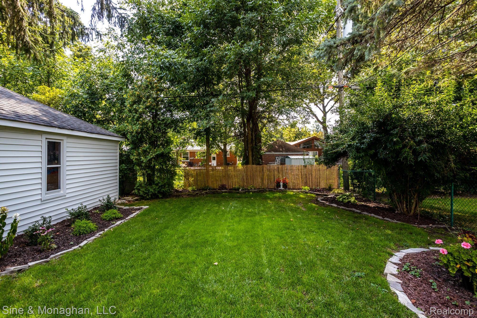 1015 Hawthorne Road Grosse Pointe, MI 48236 - Photo 29 of 40 1015 Hawthorne S000.jpg