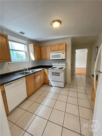 $1,800 | 2311 Atlantic Avenue, Savannah, GA 31401