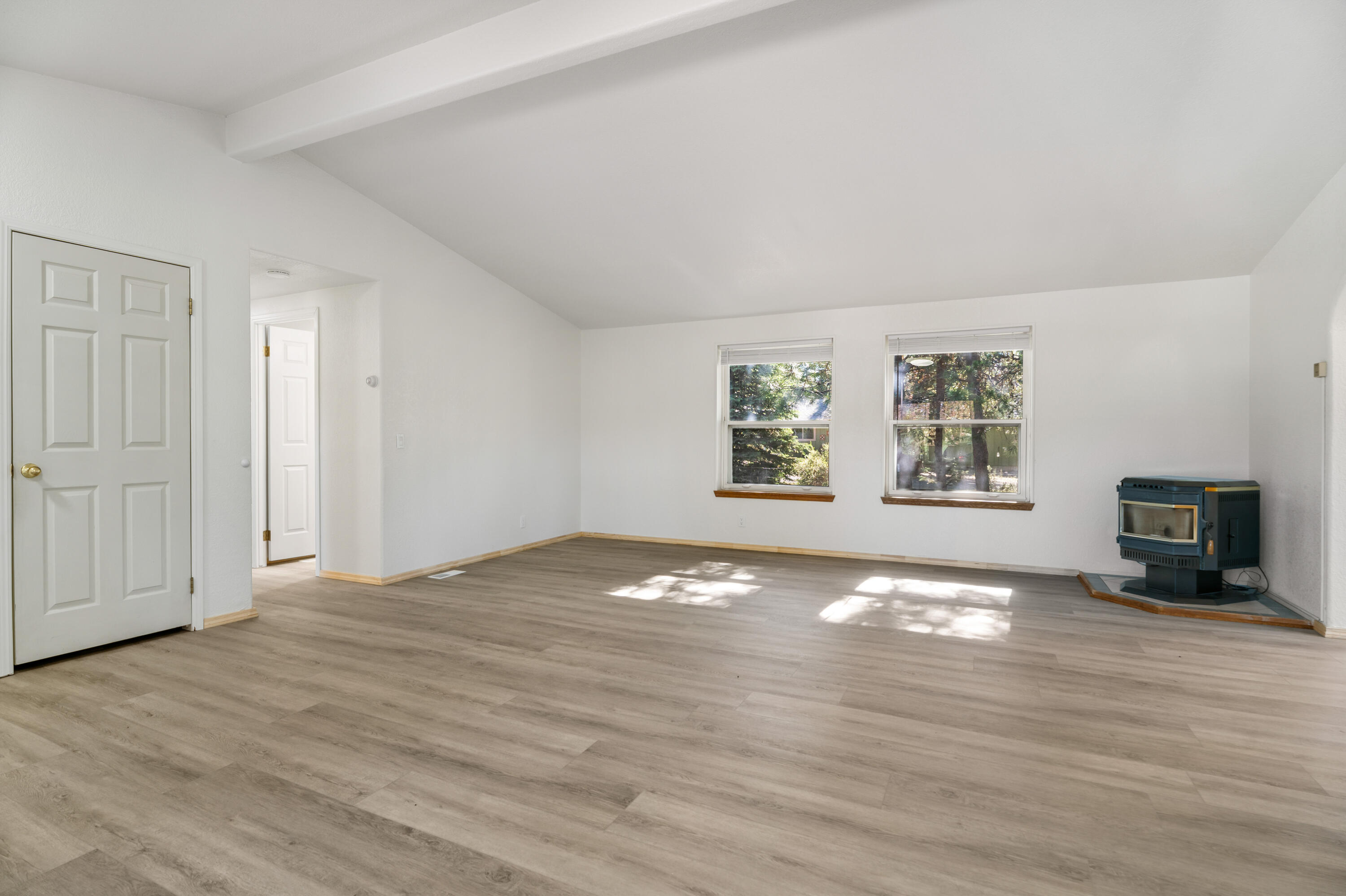 52550 Day Road La Pine, OR 97739 - Photo 20 of 59 14-Living Room