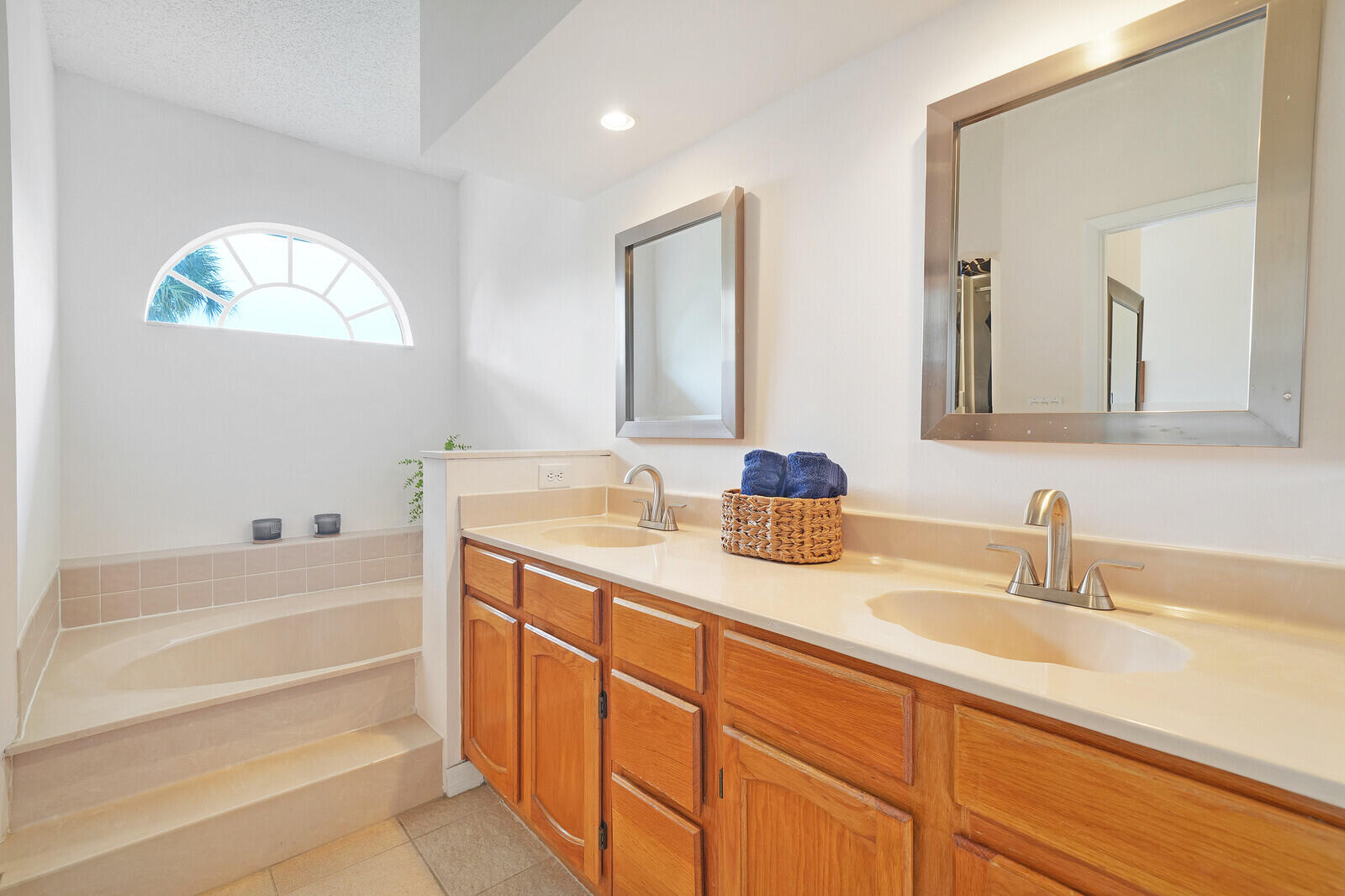 5282 Sapphire Valley Boca Raton, FL 33431 - Photo 20 of 34 Large soaker tub