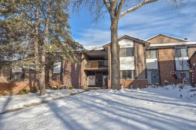 $89,000 | 8605 North Servite Drive, Unit 105, Milwaukee, WI 53223