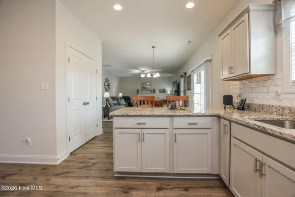 $2,400 | 769 Regiment Road, Jacksonville, NC 28546