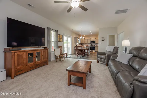 $2,400 | 769 Regiment Road, Jacksonville, NC 28546