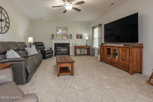 $2,400 | 769 Regiment Road, Jacksonville, NC 28546