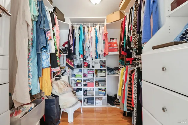 a spacious bathroom with 2 sink and a mirror