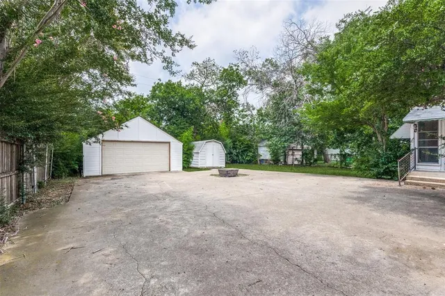 a view of a house with a yard and garage