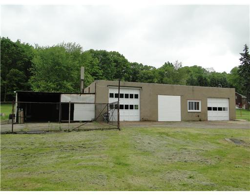 334 Nine Eighty Road McDonald, PA 15057 - Photo 2 of 18 Parking Lot/Garage.