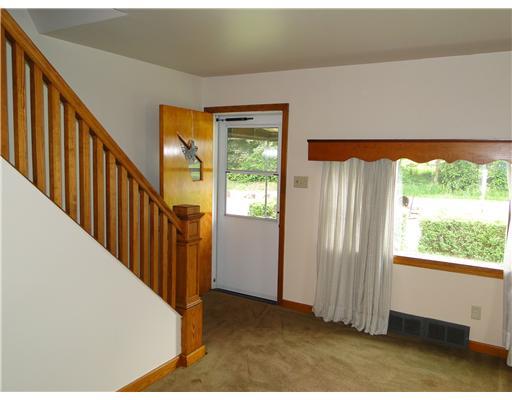 334 Nine Eighty Road McDonald, PA 15057 - Photo 4 of 18 Entry/Foyer.