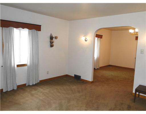 334 Nine Eighty Road McDonald, PA 15057 - Photo 5 of 18 Living Room.
