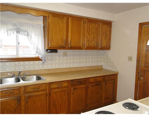 334 Nine Eighty Road McDonald, PA 15057 - Photo 8 of 18 Kitchen.