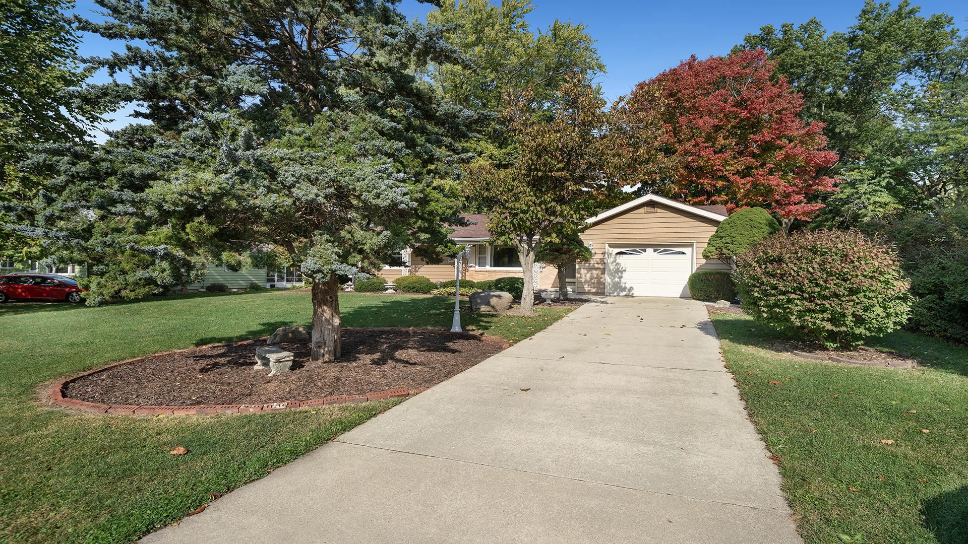 310 Barbara Street Mount Morris, IL 61054 - Photo 34 of 36 a front view of a house with a yard