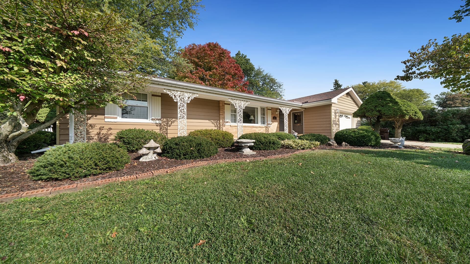 310 Barbara Street Mount Morris, IL 61054 - Photo 35 of 36 a front view of a house with garden
