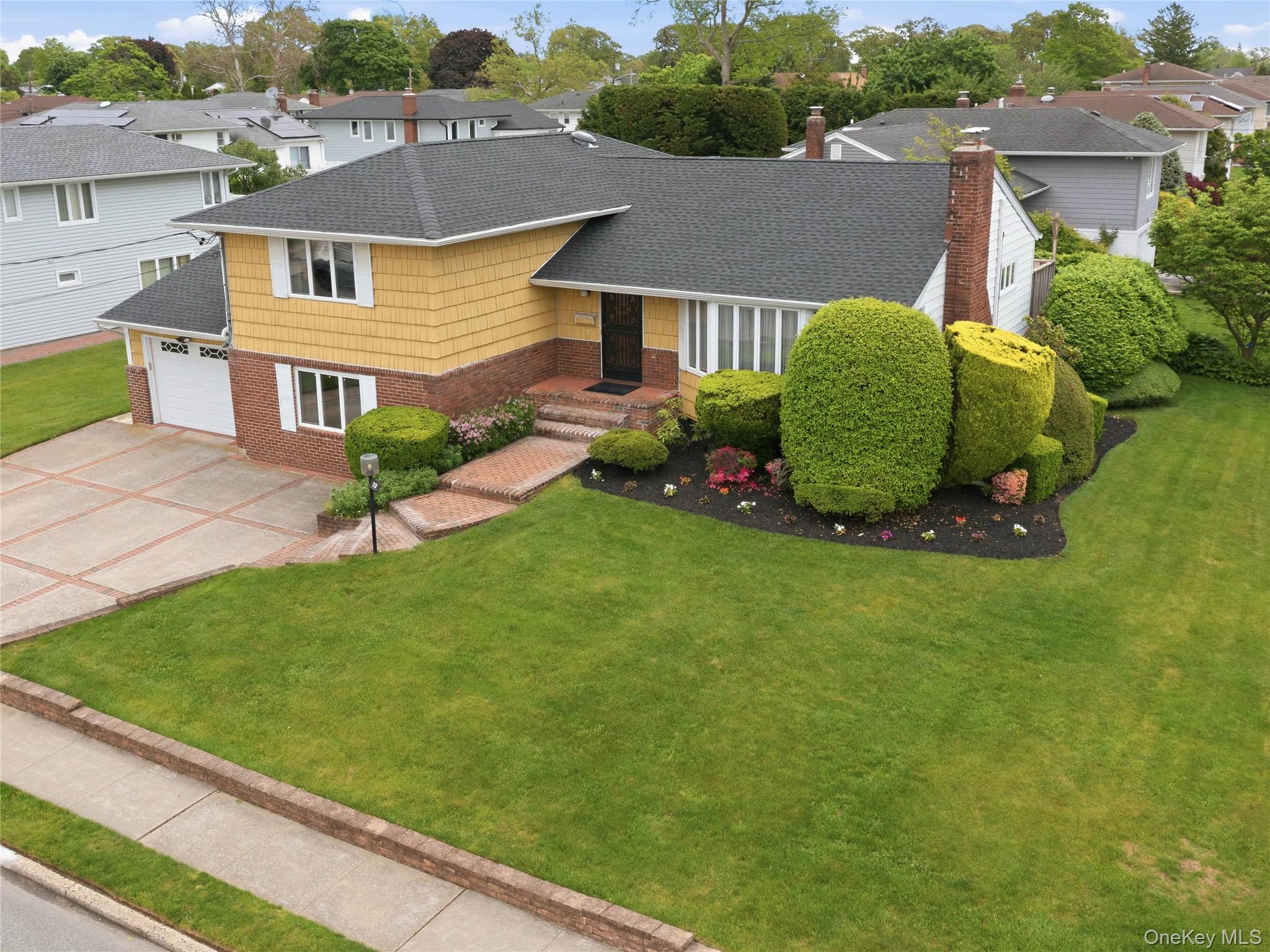 70 Polo Road Massapequa, NY 11758 - Photo 2 of 39