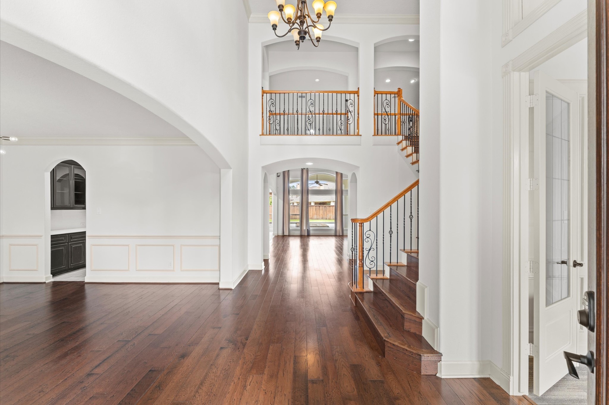 3 North Beech Springs Circle Spring, TX 77389 - Photo 5 of 43 a view of a hallway with wooden floor and staircase