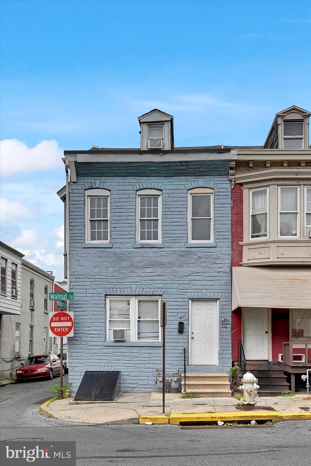 1027 Walnut Street Reading, PA 19601 - Photo 2 of 7