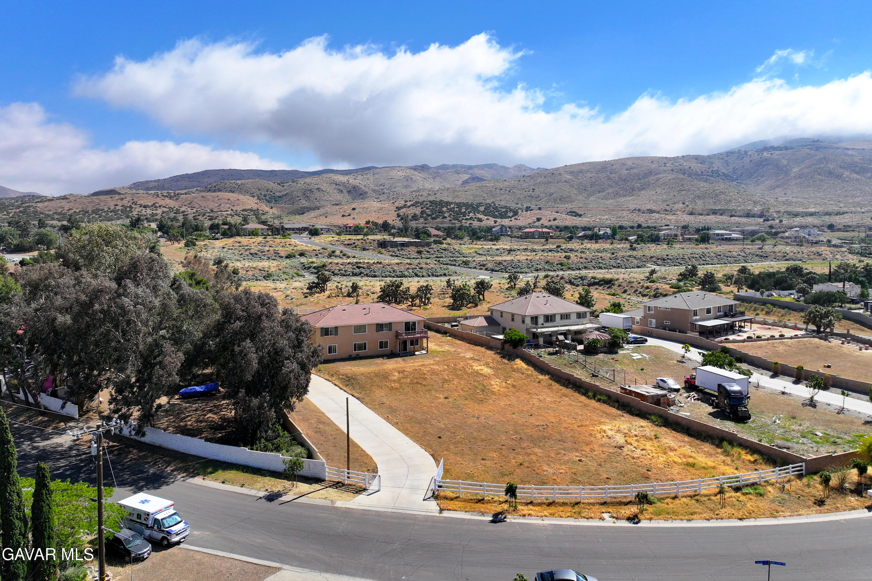 658 Lago Lindo Road Palmdale, CA 93550 - Photo 85 of 91 an aerial view of residential houses with outdoor space