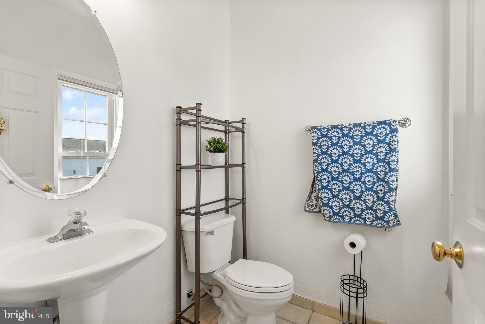 13145 Carriage Ford Road Nokesville, VA 20181 - Photo 30 of 70 a bathroom with a sink toilet and mirror