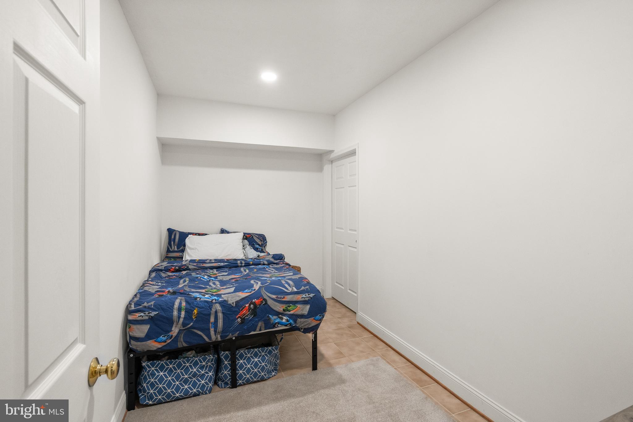 13145 Carriage Ford Road Nokesville, VA 20181 - Photo 52 of 70 a bedroom with a bed a table and chair