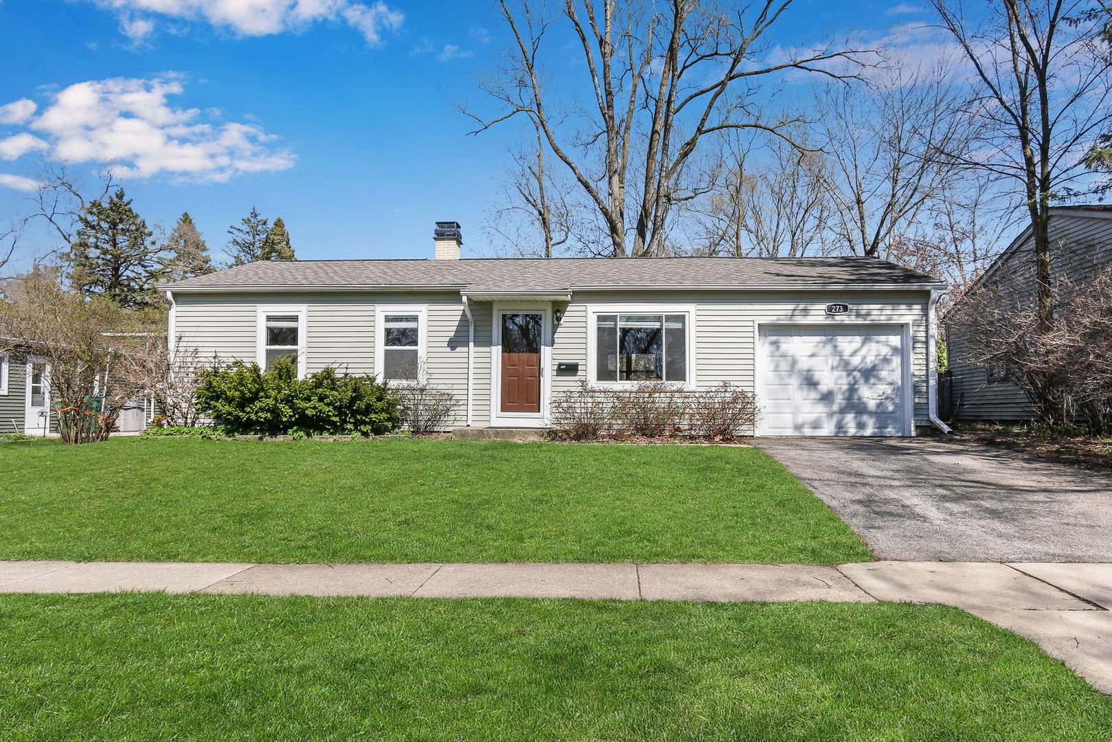 273 Raupp Boulevard Buffalo Grove, IL 60089 - Photo 1 of 18 a front view of a house with a garden
