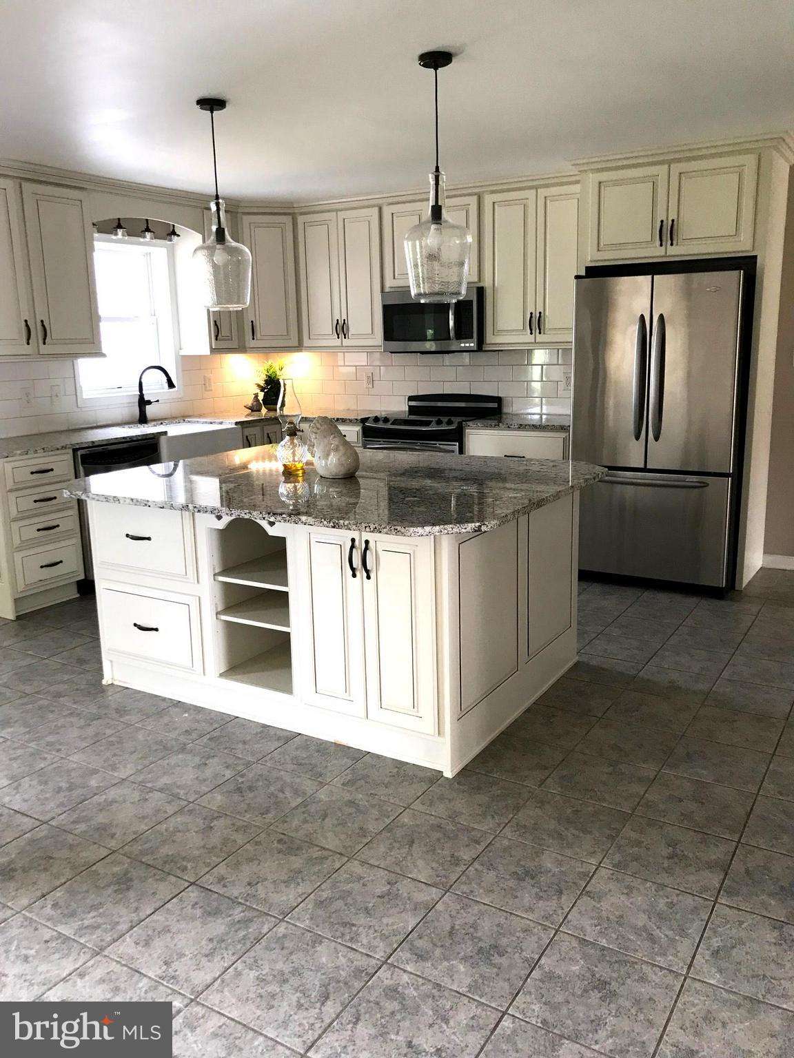 17718 Broadfording Road Hagerstown, MD 21740 - Photo 3 of 20 Kitchen