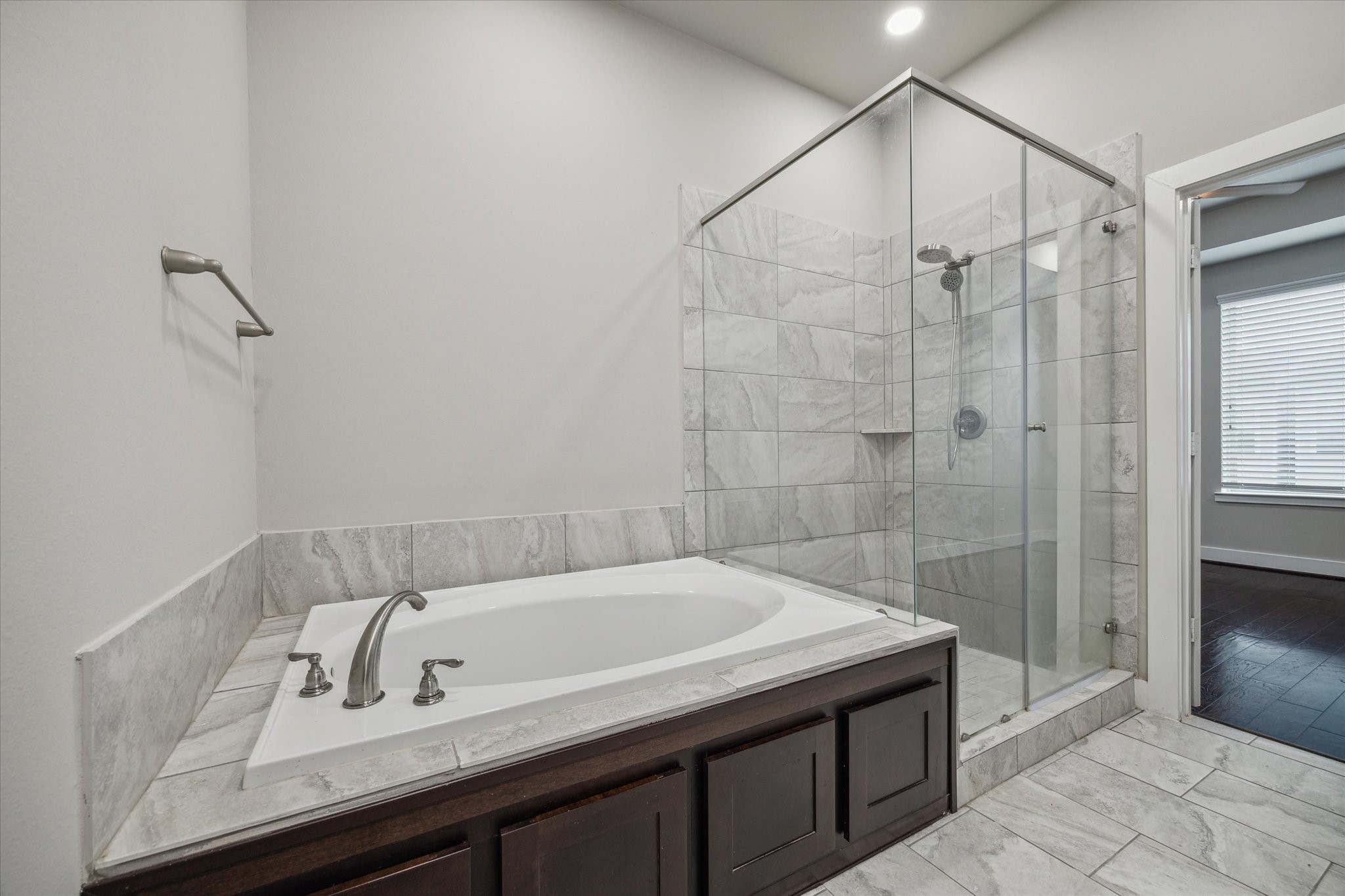 4508 Cornish Street, Unit A Houston, TX 77007 - Photo 13 of 22 Close up of your soaking tub and walk in shower.