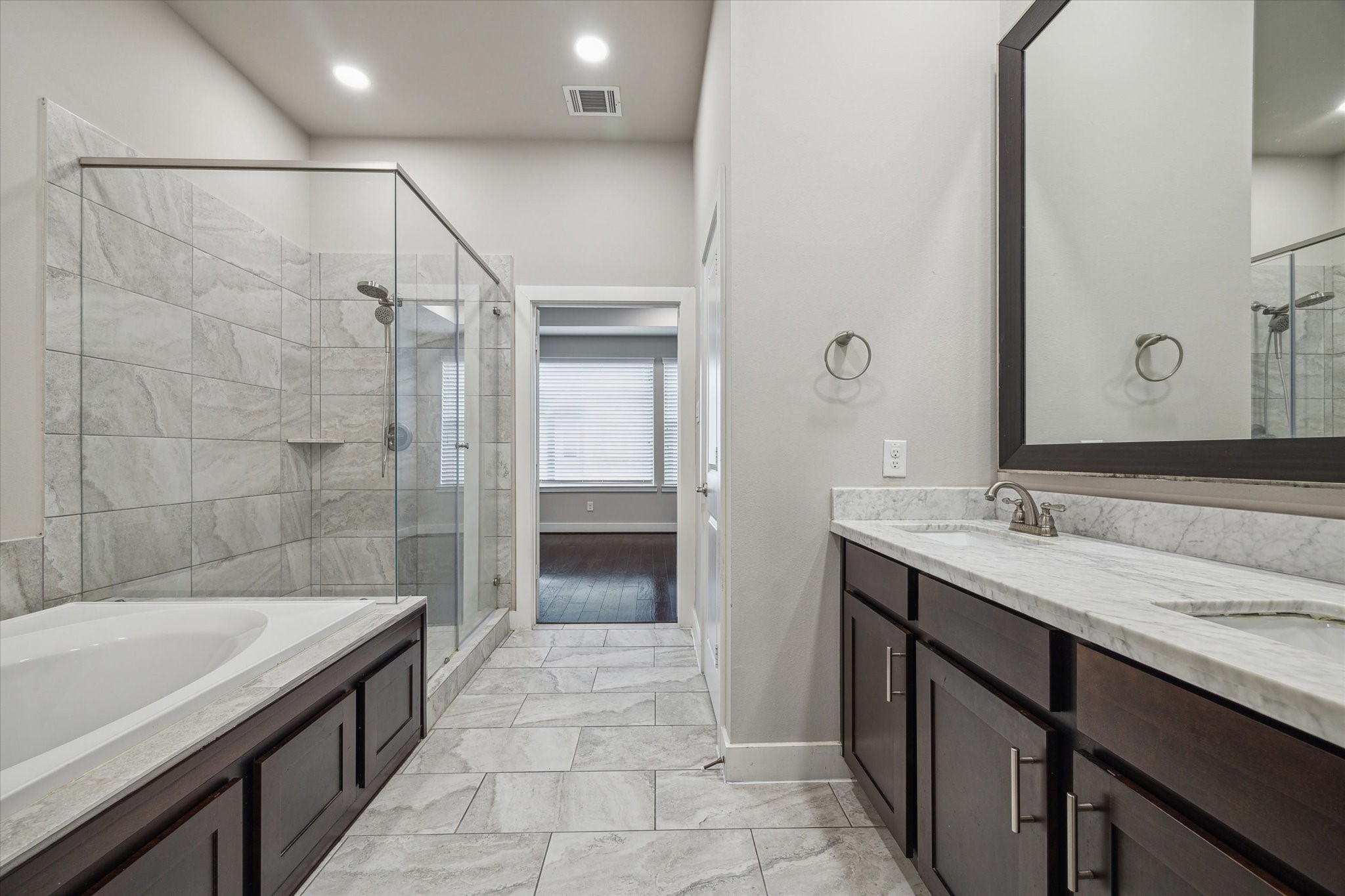 4508 Cornish Street, Unit A Houston, TX 77007 - Photo 14 of 22 Alternate angle of the Primary Bathroom looking back towards the Bedroom.