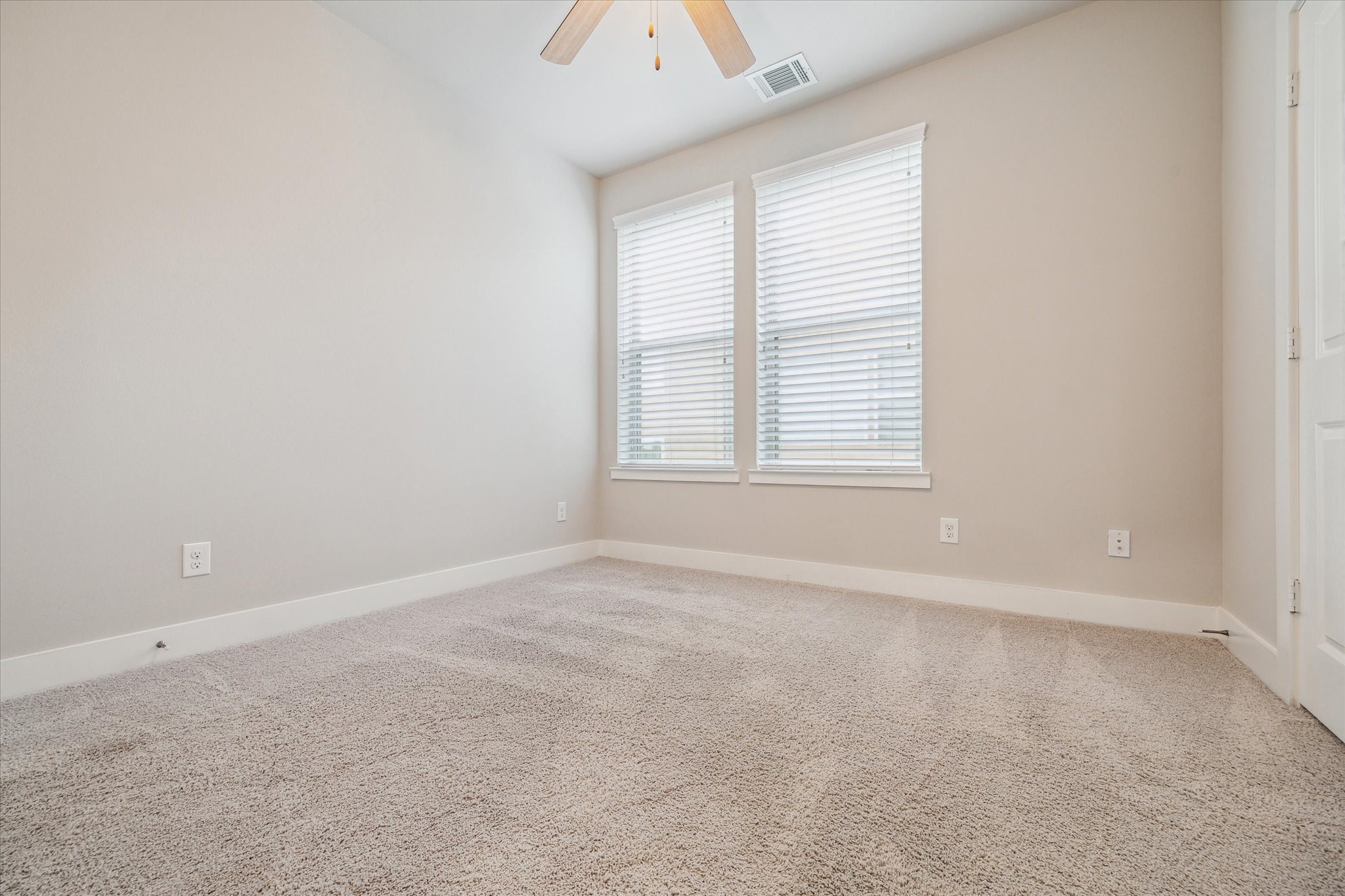 4508 Cornish Street, Unit A Houston, TX 77007 - Photo 16 of 22 Secondary Bedroom could be set up as an office is located on the 3rd floor & features an en suite bathroom.
