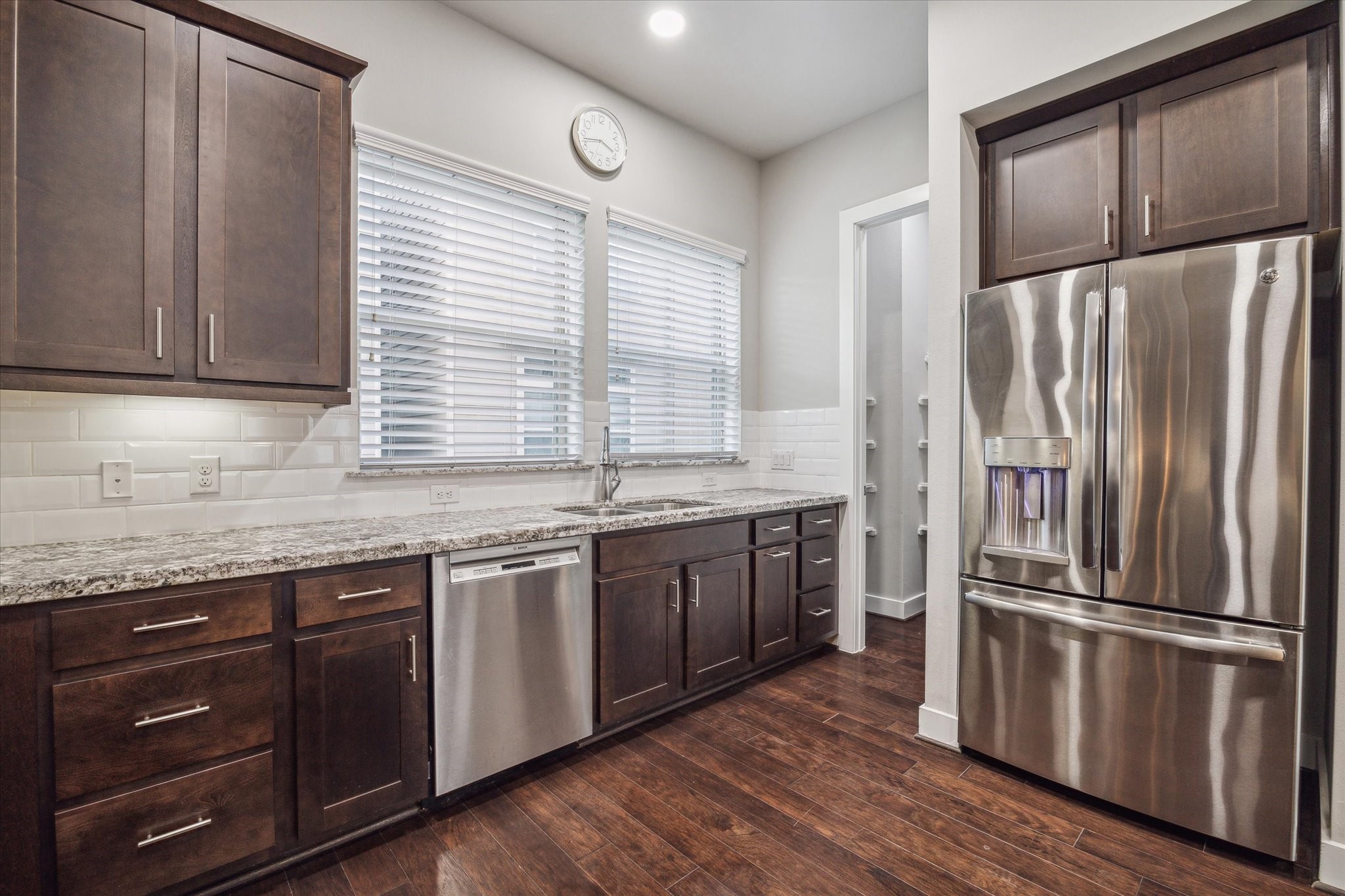 4508 Cornish Street, Unit A Houston, TX 77007 - Photo 5 of 22 Alternate angle of the Kitchen looking towards the pantry.