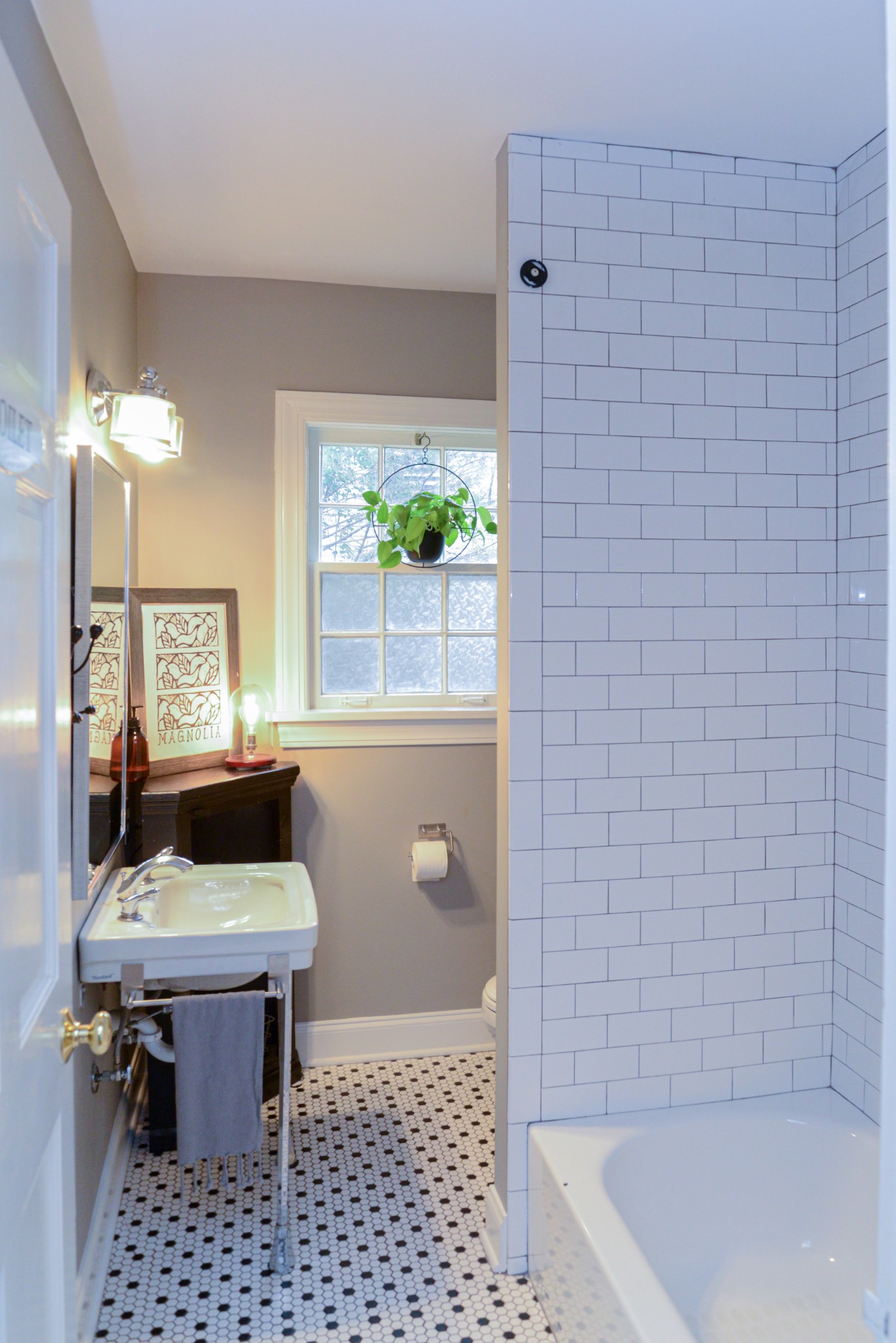 2905 Snowden Road Nashville, TN 37204 - Photo 20 of 40 a bathroom with a toilet a sink and bathtub