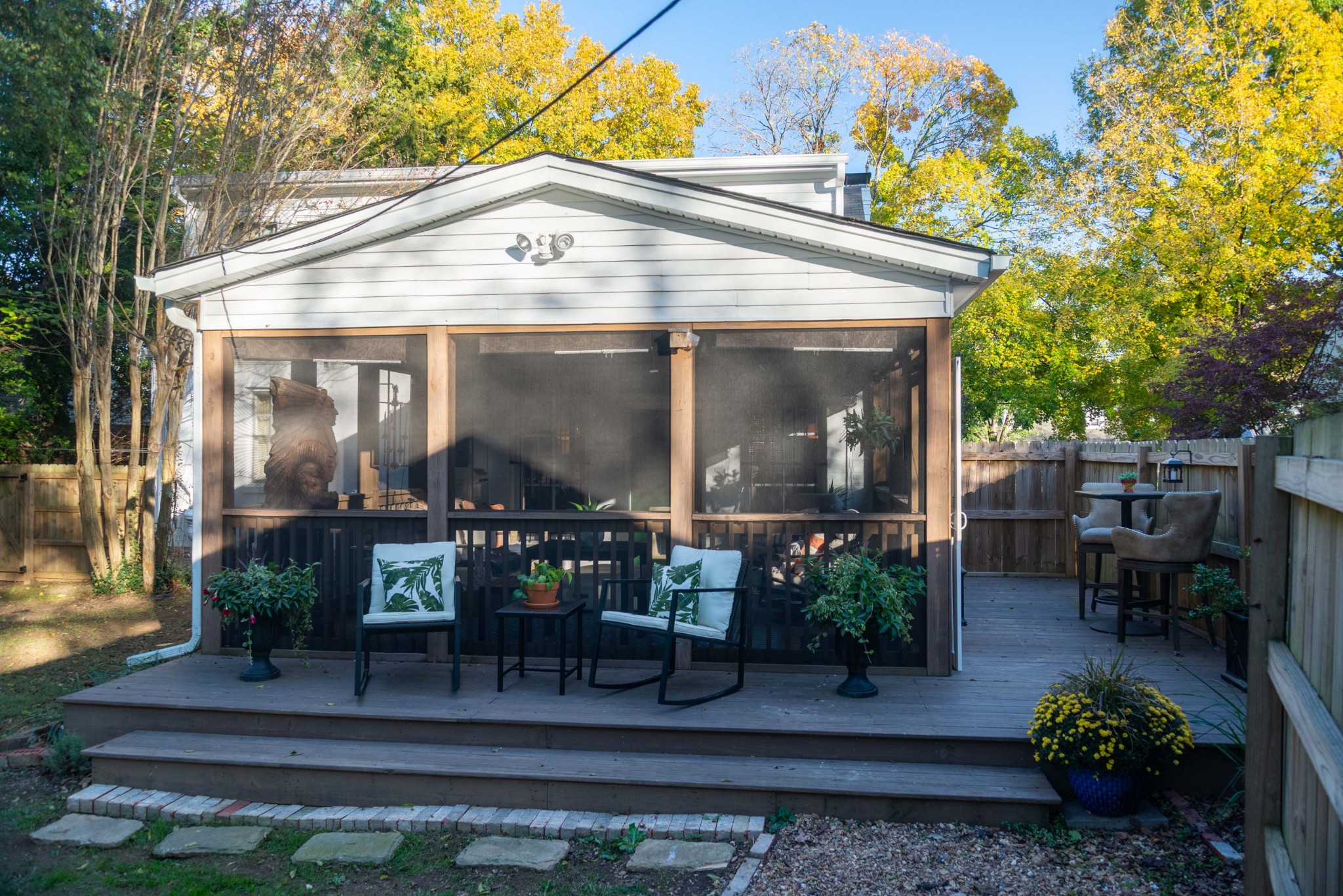 2905 Snowden Road Nashville, TN 37204 - Photo 4 of 40 a front view of a house with garden