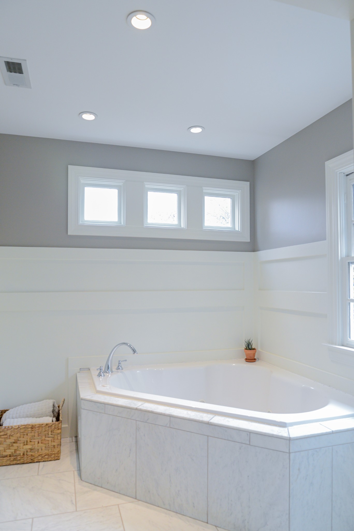 2905 Snowden Road Nashville, TN 37204 - Photo 34 of 40 a bathroom with a bathtub and a window