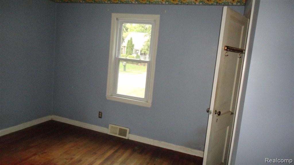 99 Ruth Avenue Pontiac, MI 48341 - Photo 13 of 19 DSC08503.JPG