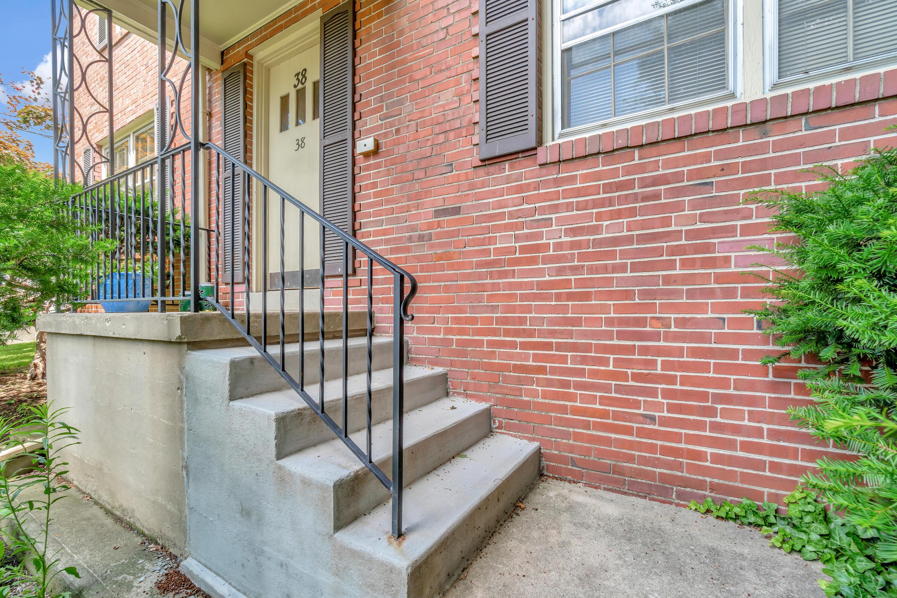 38 West Tulane Road Columbus, OH 43202 - Photo 2 of 18 Front porch