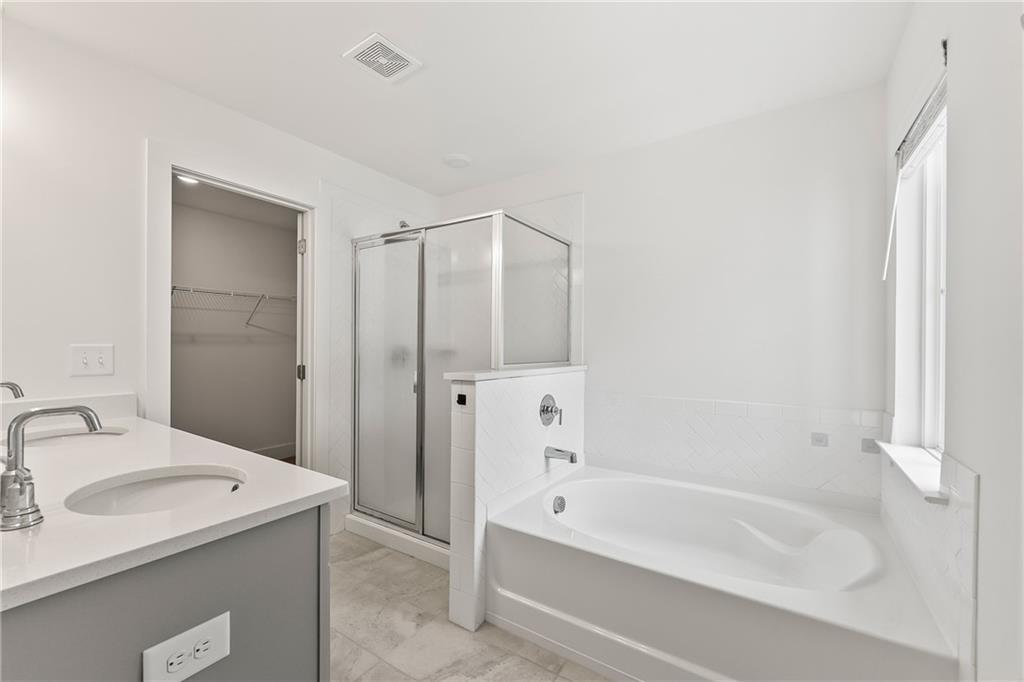 98 Auburn Valley Way Auburn, GA 30011 - Photo 25 of 47 a bathroom with a bathtub and a sink