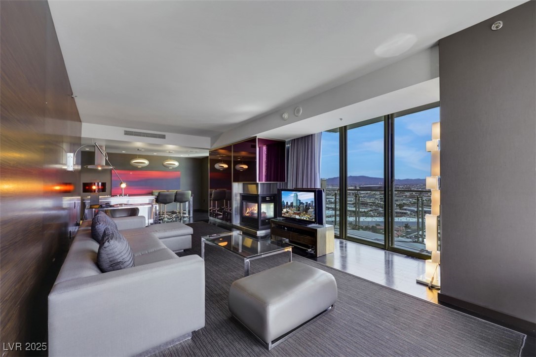 4381 West Flamingo Road, Unit 3221 Las Vegas, NV 89103 - Photo 1 of 33