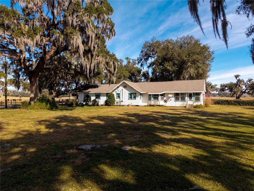 9504 Fort King Road Dade City, FL 33525 - Photo 36 of 51 a view of a town with large trees