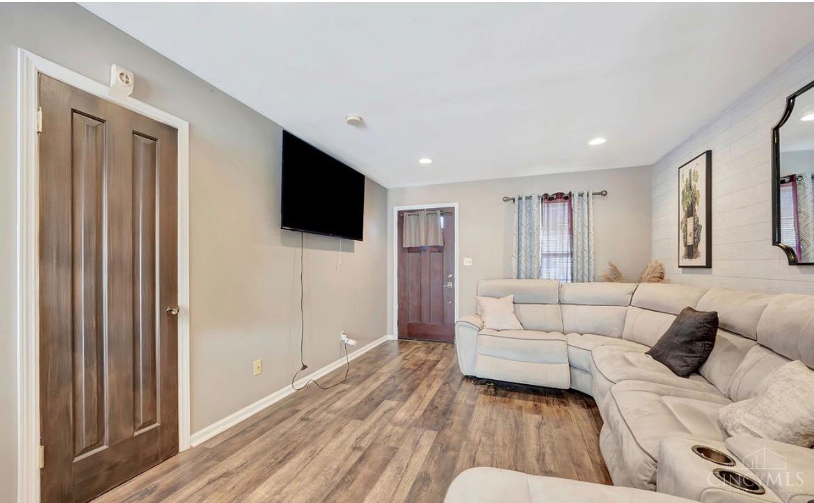 8925 Pippin Road Cincinnati, OH 45251 - Photo 8 of 30