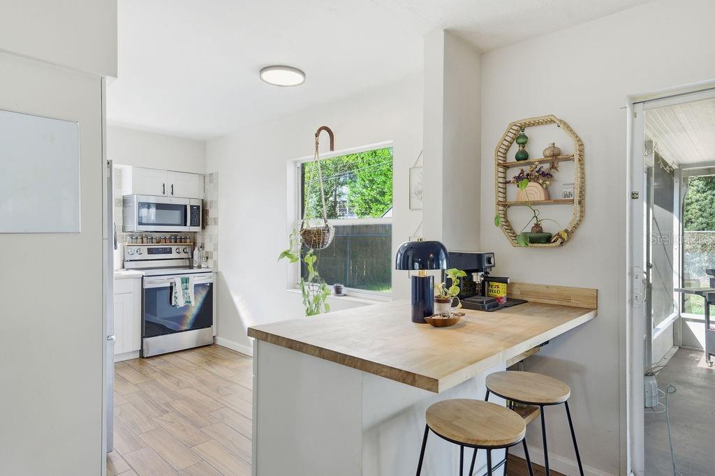 8520 109th Way North Seminole, FL 33772 - Photo 12 of 40 a kitchen with a table and chairs
