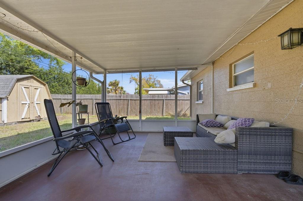 8520 109th Way North Seminole, FL 33772 - Photo 18 of 40 a living room with furniture