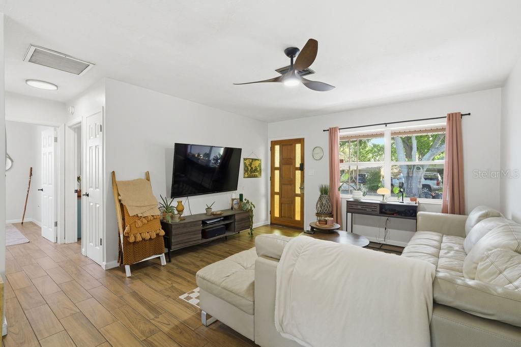 8520 109th Way North Seminole, FL 33772 - Photo 21 of 40 a living room with furniture and a flat screen tv