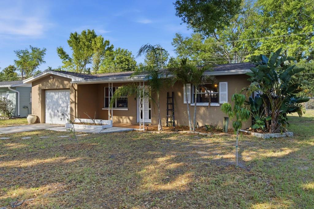 8520 109th Way North Seminole, FL 33772 - Photo 39 of 40 a front view of a house with a garden