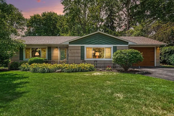 $337,500 | 121 South Twyckenham Drive, South Bend, IN 46617