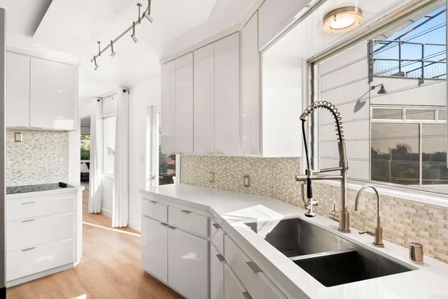 $2,180,000 | 1645 Noma Lane, Encinitas, CA 92024