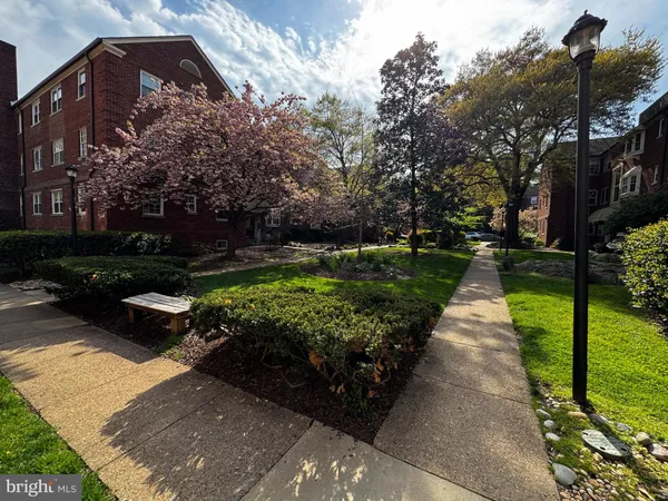 $1,800 | 2107 North Scott Street, Unit 65, Arlington, VA 22209