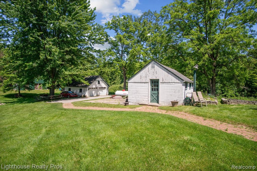 67640 Eight Mile Road South Lyon, MI 48178 - Photo 39 of 46
