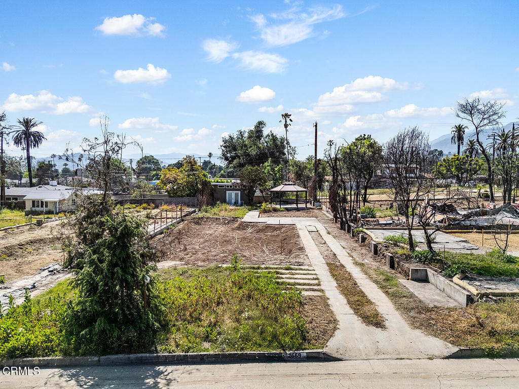 2669 Glen Avenue Altadena, CA 91001 - Photo 1 of 21 a view of a yard