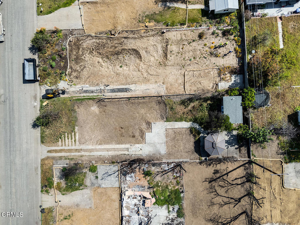 2669 Glen Avenue Altadena, CA 91001 - Photo 19 of 21 a view of fountain in the backyard